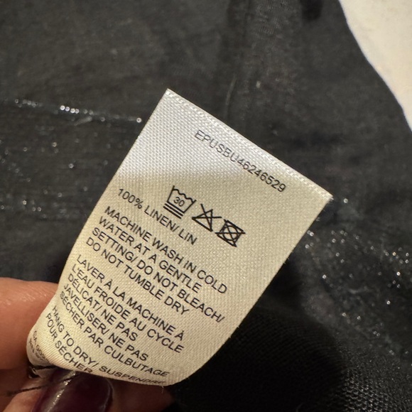 Saks Fifth Avenue Linen Blouse - Black V-Neck - Made in Italy Size Small - Picture 6 of 11